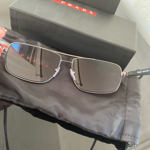 Prada sunglasses with the glasses bag and box - Picture 3 of 8